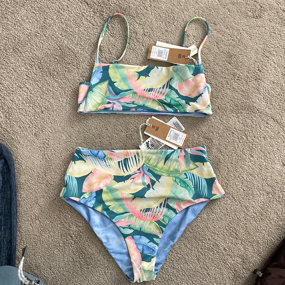 Reversible billabong, high waisted, bathing suit